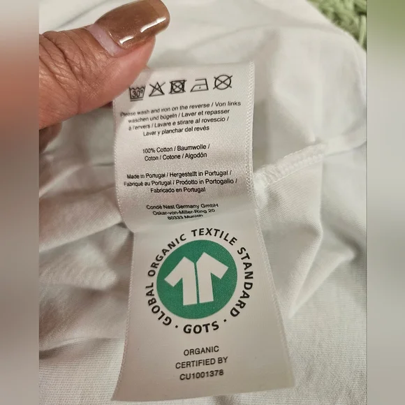 Vogue Collection White T-Shirt Size Large - Picture 9 of 9